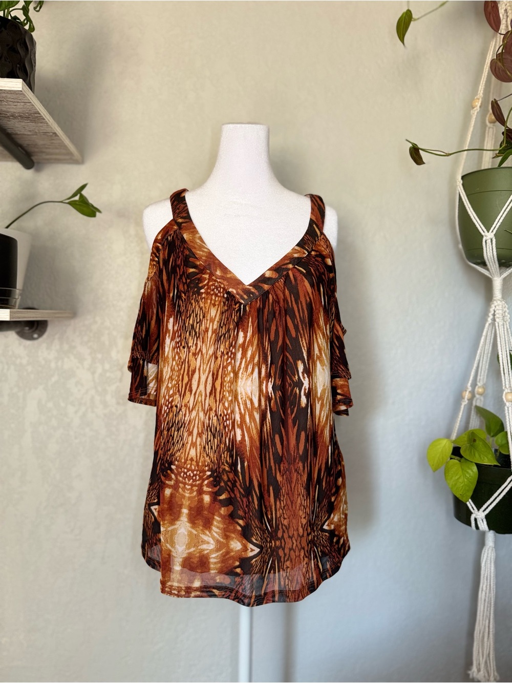 bebe Brown & Tan Cold-Shoulder V-Neck Top